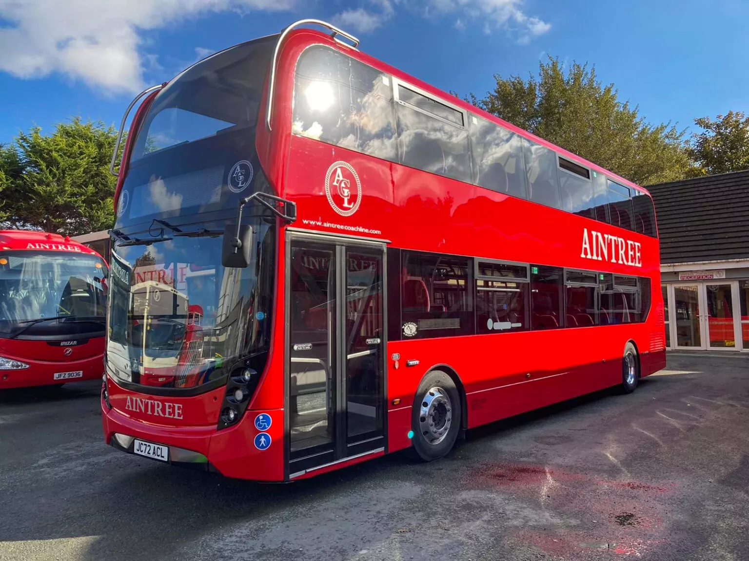 Alexander-Dennis-Enviro400-for-Aintree-Coachline