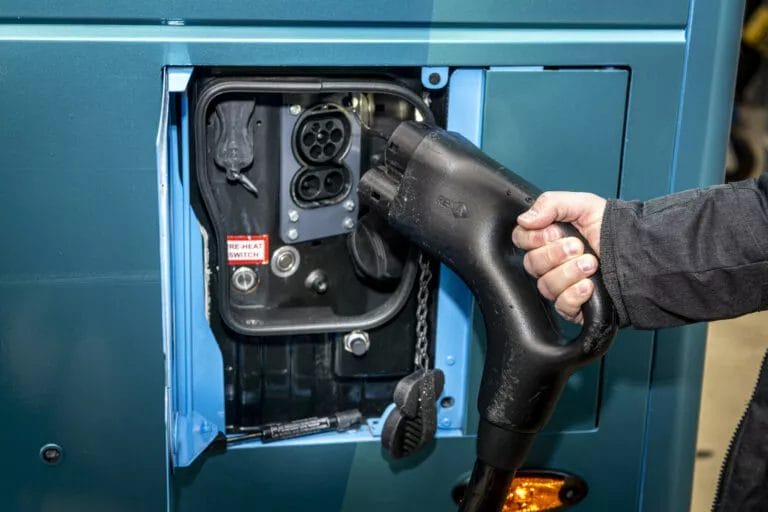 Alexander-Dennis-Enviro400EV-charging